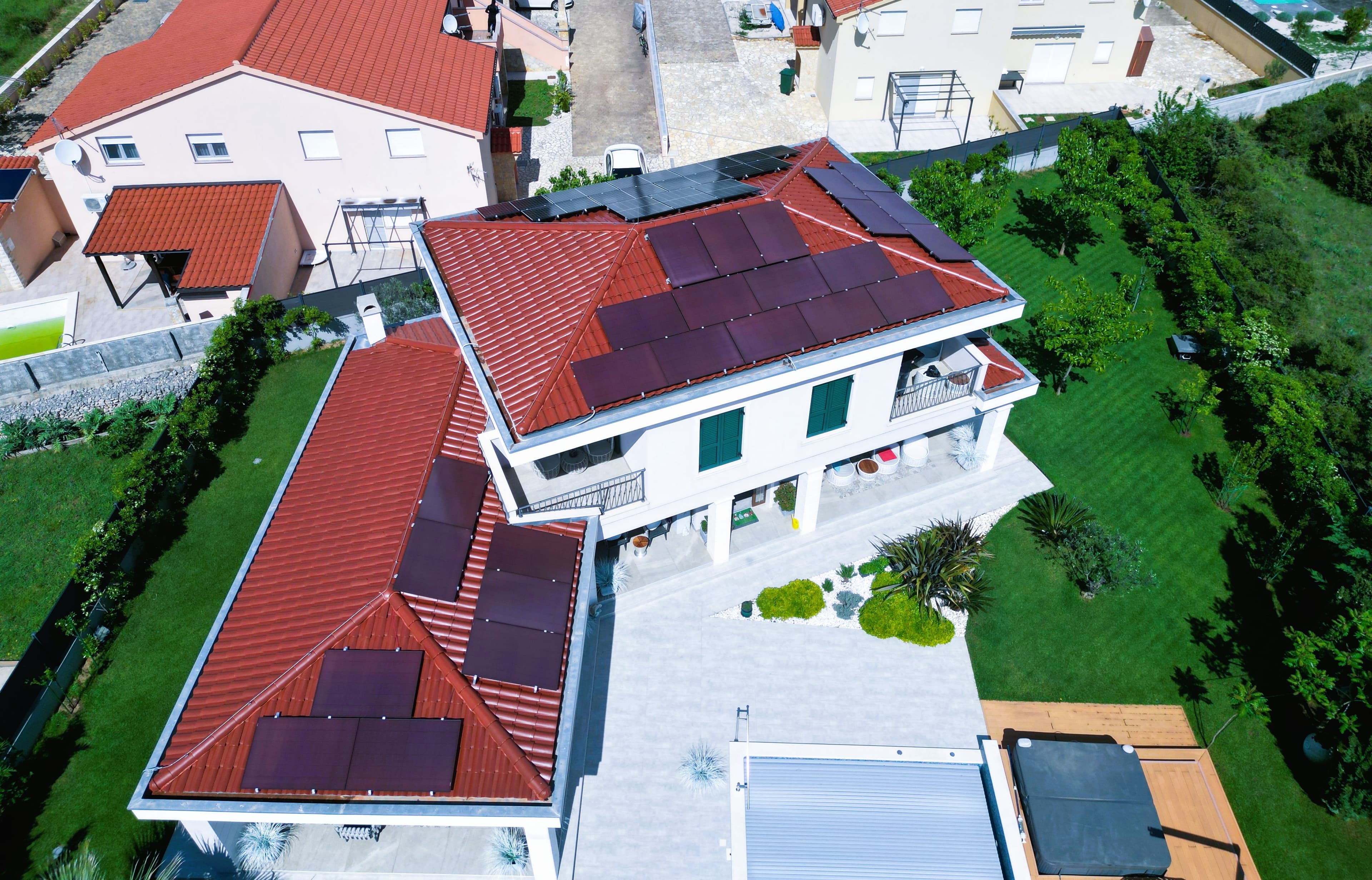 Solarna elektrana Zadar Zaton Bisol paneli optimizatori u boji crijepa terracota